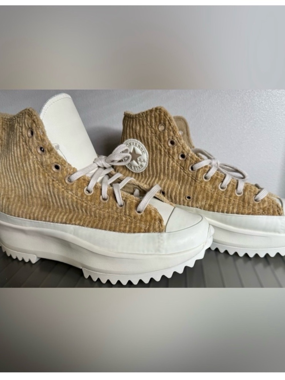 Converse NEW Chuck Taylor, all stars  high Top Sneakers.